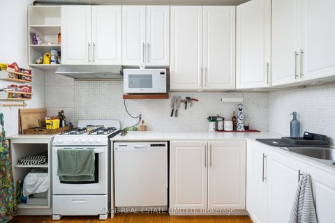 Photo 29 at 221 Palmerston Avenue, Bellwoods, Toronto