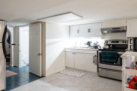 Photo 39 at 221 Palmerston Avenue, Bellwoods, Toronto