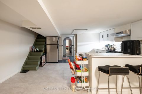 Photo 41 at 221 Palmerston Avenue, Bellwoods, Toronto