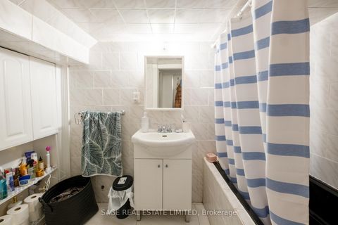 Photo 43 at 221 Palmerston Avenue, Bellwoods, Toronto