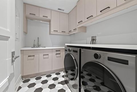 Photo 33 at 154 Yonge Boulevard, Nortown, Toronto