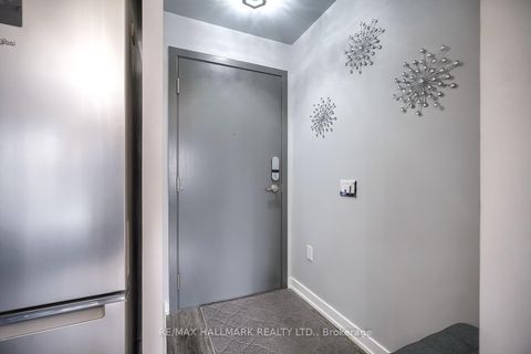 Photo 3 at 421 - 9 Tecumseth Street, Niagara, Toronto