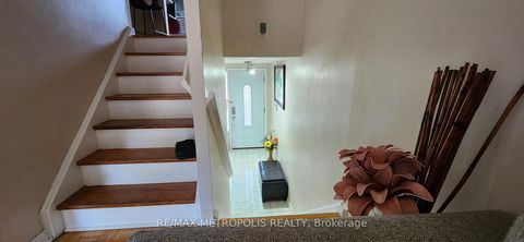 Photo 5 at 8 - 21 Rockwood Drive, Cliffcrest, Toronto