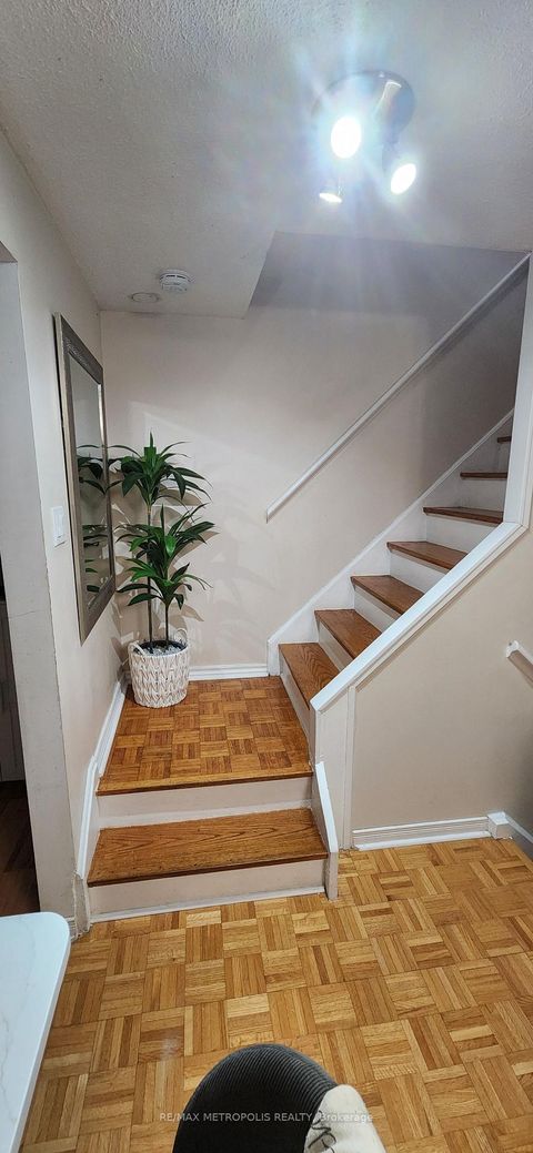Photo 7 at 8 - 21 Rockwood Drive, Cliffcrest, Toronto
