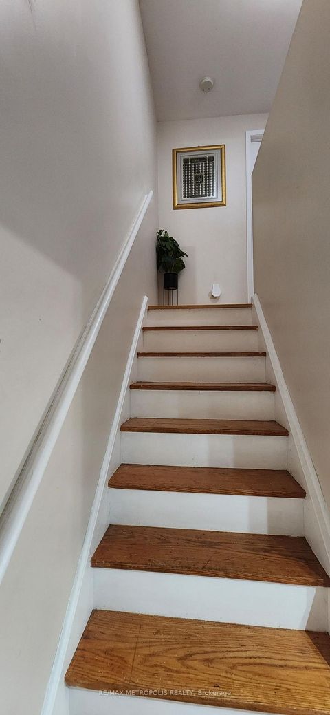 Photo 8 at 8 - 21 Rockwood Drive, Cliffcrest, Toronto