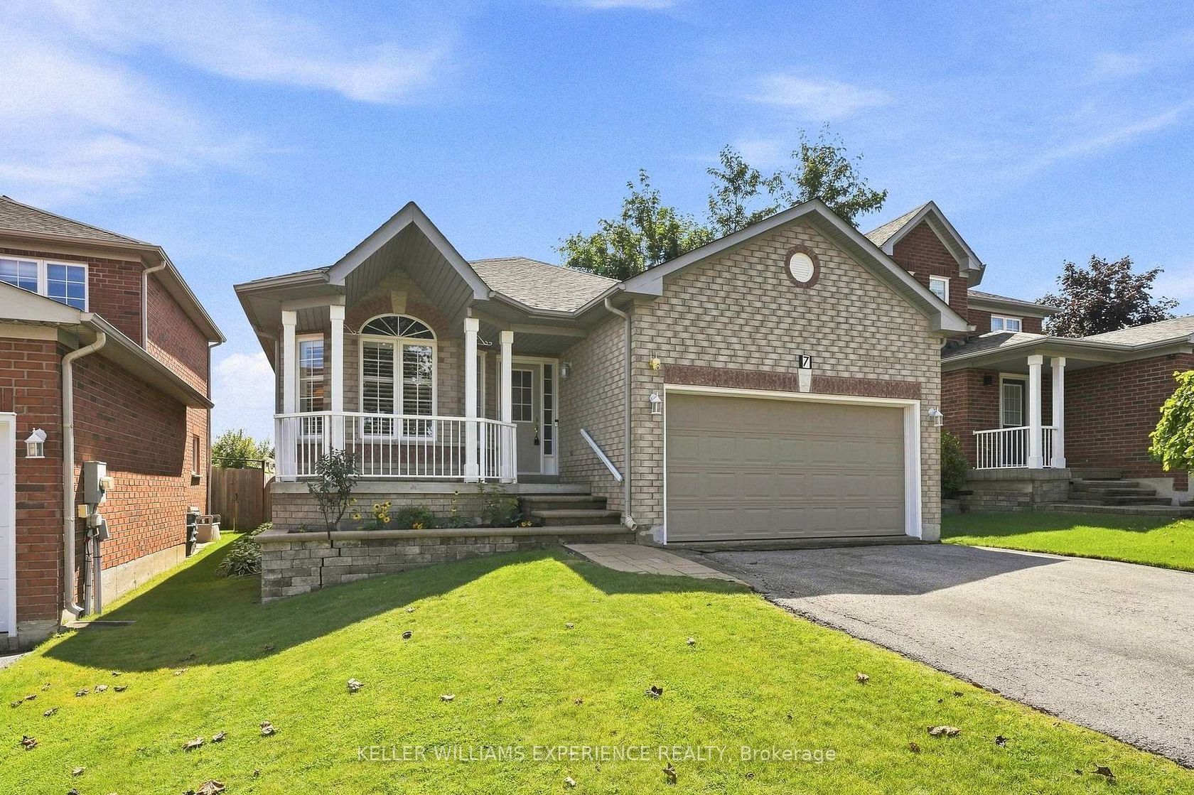 7 Stanley Street, East Bayfield, Barrie photo number 2