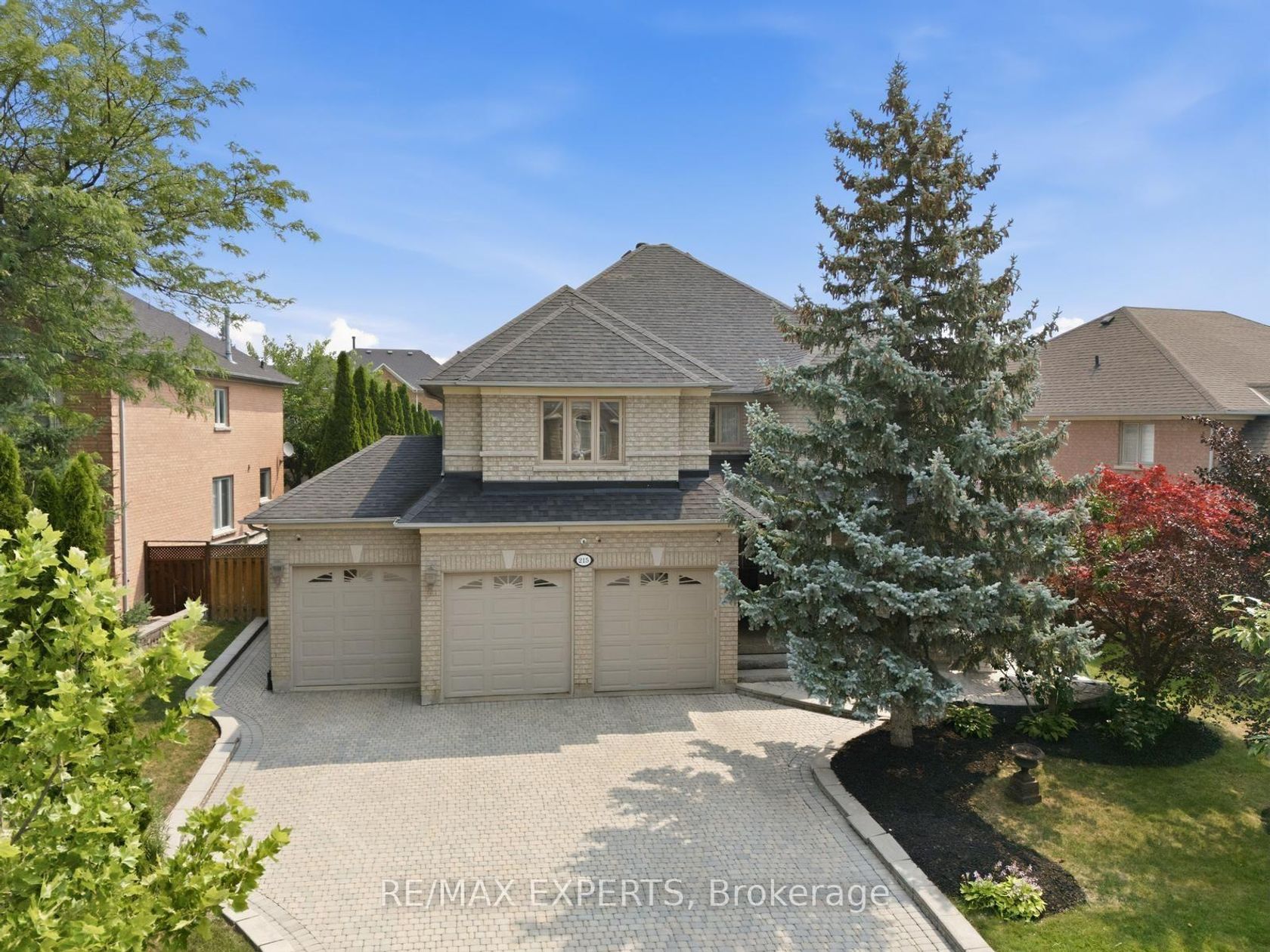 215 Velmar Drive, East Woodbridge, Vaughan photo number 2