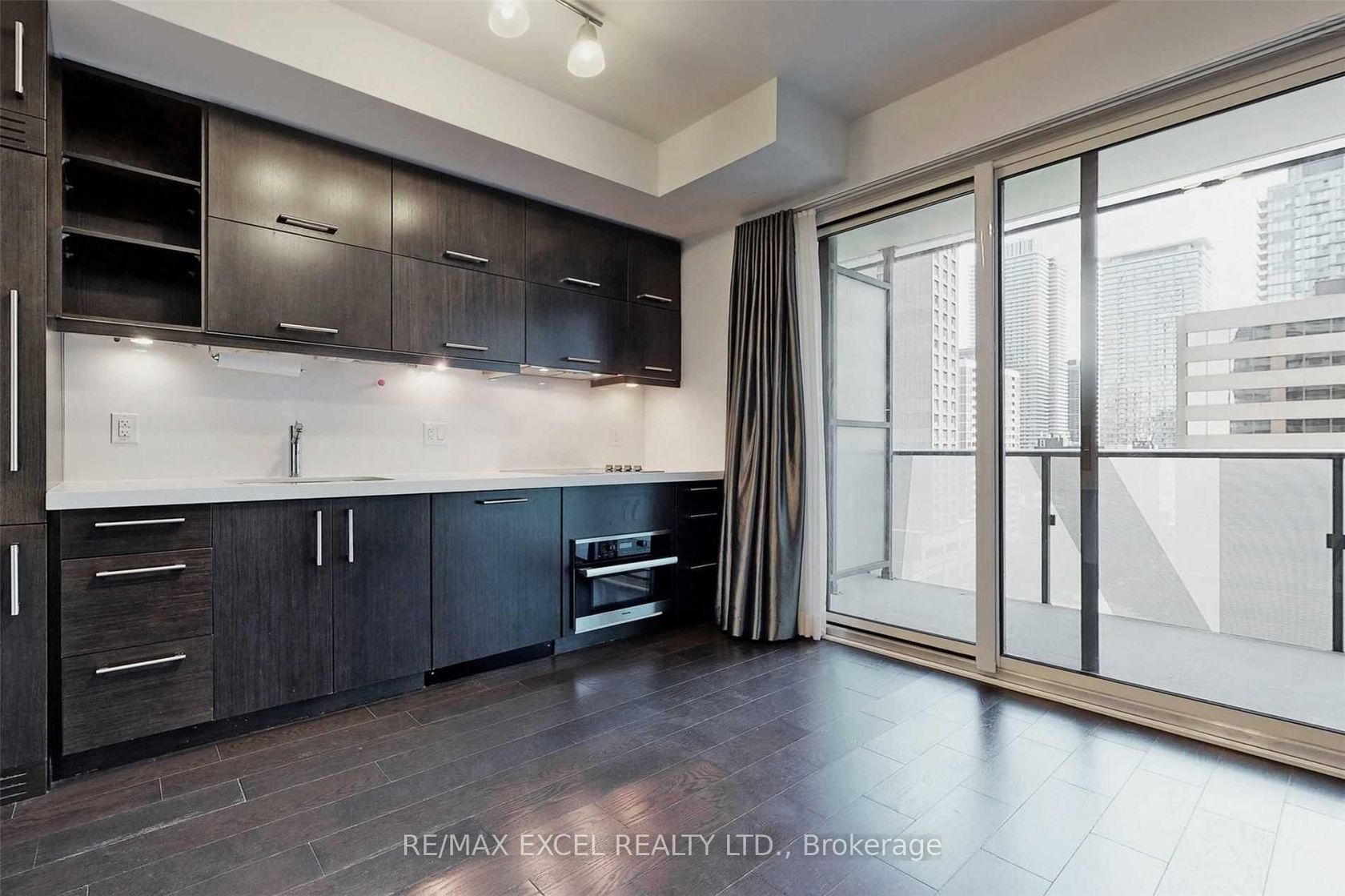 810 - 65 St Mary Street, Bay Street Corridor, Toronto 