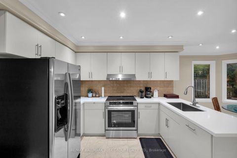 Photo 11 at 95 Gilbank Drive, Aurora Heights, Aurora