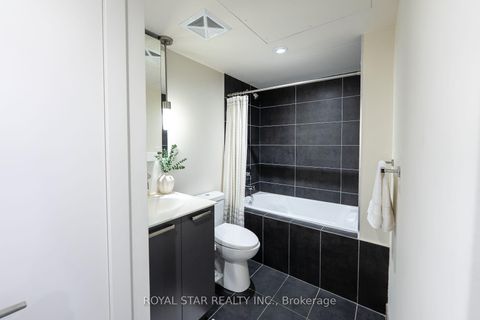 Photo 3 at 623 - 95 Bathurst Street, Waterfront Communities C1, Toronto
