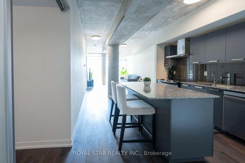 Photo 4 at 623 - 95 Bathurst Street, Waterfront Communities C1, Toronto