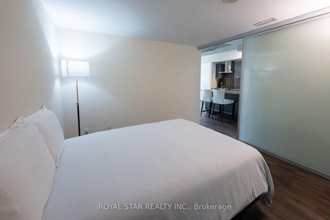 Photo 13 at 623 - 95 Bathurst Street, Waterfront Communities C1, Toronto