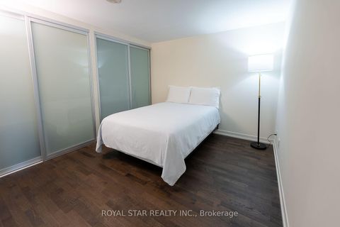 Photo 14 at 623 - 95 Bathurst Street, Waterfront Communities C1, Toronto