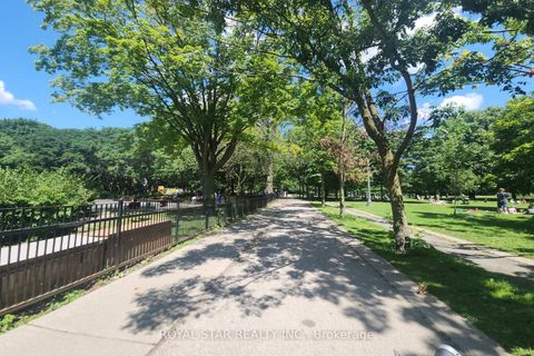 Photo 27 at 623 - 95 Bathurst Street, Waterfront Communities C1, Toronto