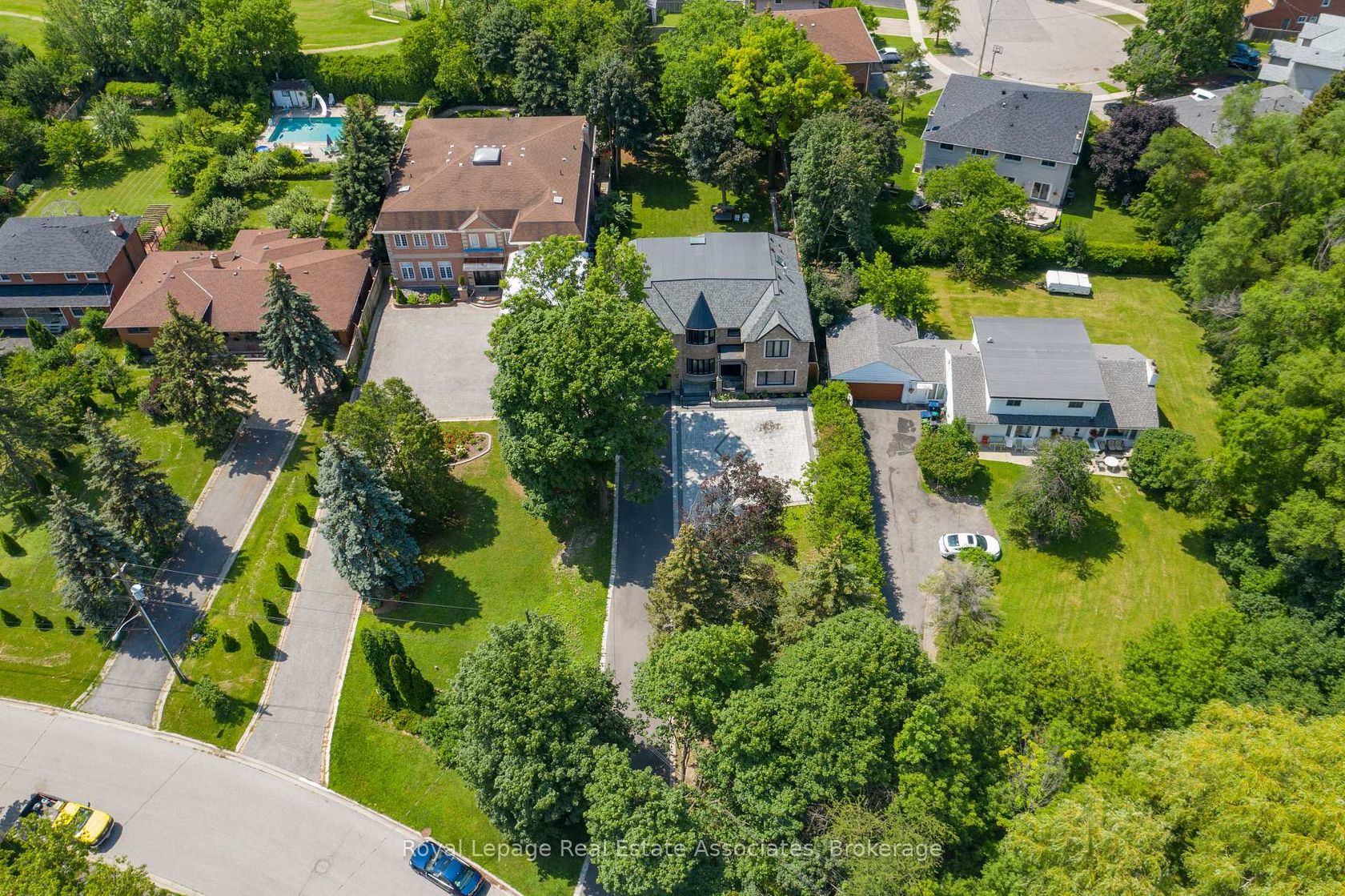 96 Elmcrest Road, West Deane, Toronto 