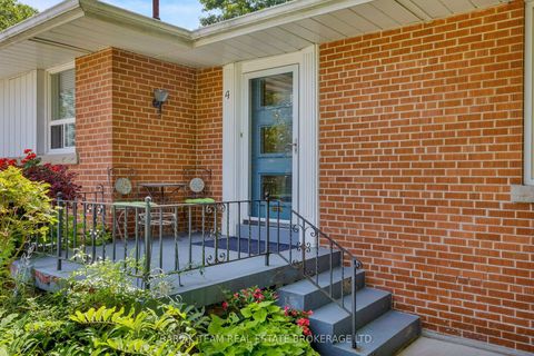 Photo 1 at 4 Ivy Lea Crescent, Queensway, Toronto