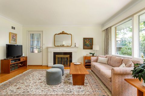 Photo 3 at 4 Ivy Lea Crescent, Queensway, Toronto