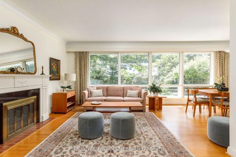 Photo 6 at 4 Ivy Lea Crescent, Queensway, Toronto