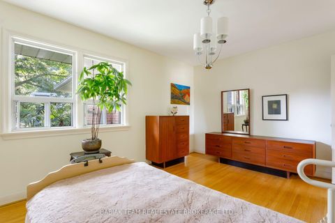 Photo 11 at 4 Ivy Lea Crescent, Queensway, Toronto