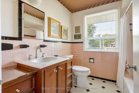 Photo 12 at 4 Ivy Lea Crescent, Queensway, Toronto