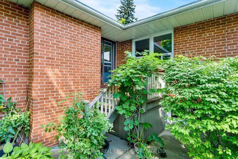 Photo 14 at 4 Ivy Lea Crescent, Queensway, Toronto