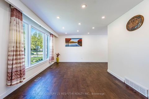 Photo 4 at 42 Broadfield Drive, Markland Wood, Toronto