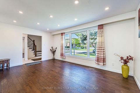 Photo 5 at 42 Broadfield Drive, Markland Wood, Toronto
