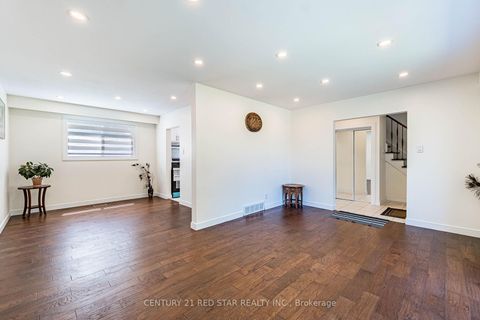 Photo 6 at 42 Broadfield Drive, Markland Wood, Toronto