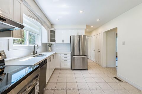 Photo 9 at 42 Broadfield Drive, Markland Wood, Toronto