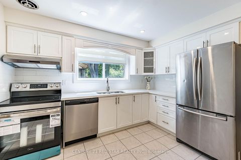 Photo 10 at 42 Broadfield Drive, Markland Wood, Toronto