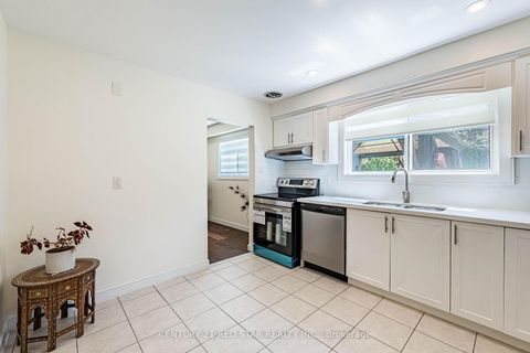 Photo 11 at 42 Broadfield Drive, Markland Wood, Toronto