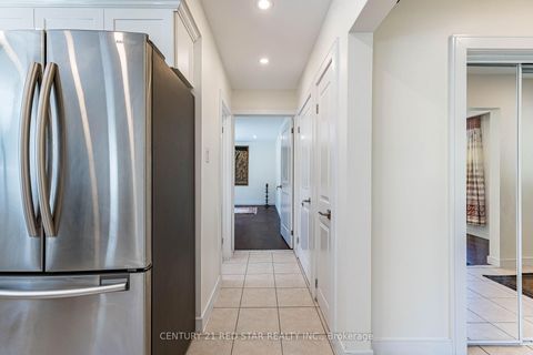 Photo 13 at 42 Broadfield Drive, Markland Wood, Toronto
