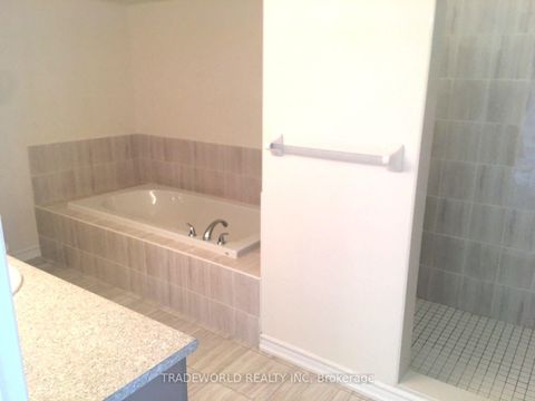 Photo 5 at 40 - 181 Parktree Drive, Maple, Vaughan