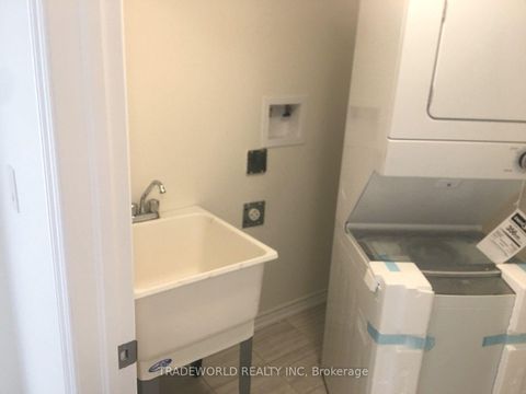 Photo 7 at 40 - 181 Parktree Drive, Maple, Vaughan