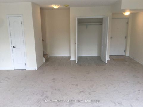 Photo 10 at 40 - 181 Parktree Drive, Maple, Vaughan