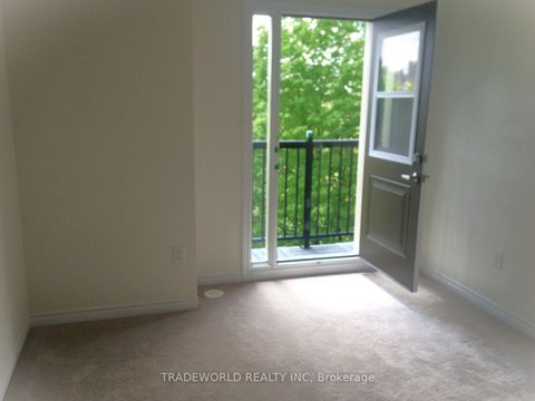 Photo 11 at 40 - 181 Parktree Drive, Maple, Vaughan