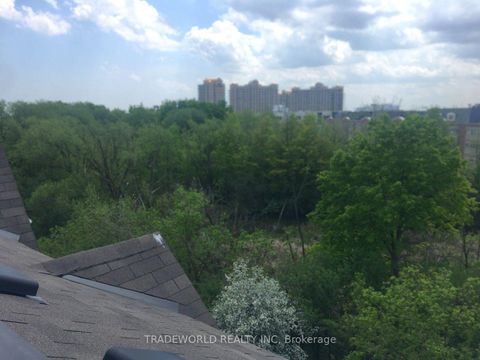 Photo 15 at 40 - 181 Parktree Drive, Maple, Vaughan