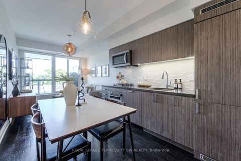 Photo 2 at 510 - 501 St. Clair Avenue W, Casa Loma, Toronto
