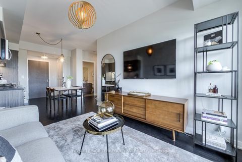Photo 5 at 510 - 501 St. Clair Avenue W, Casa Loma, Toronto