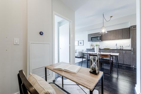 Photo 7 at 510 - 501 St. Clair Avenue W, Casa Loma, Toronto