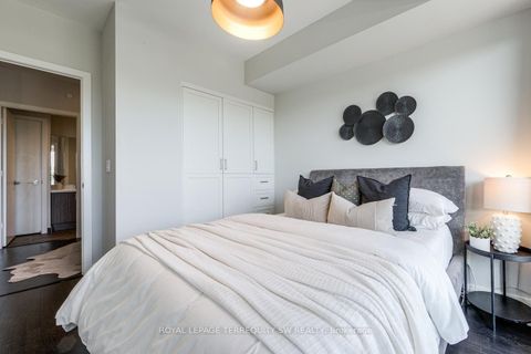 Photo 9 at 510 - 501 St. Clair Avenue W, Casa Loma, Toronto
