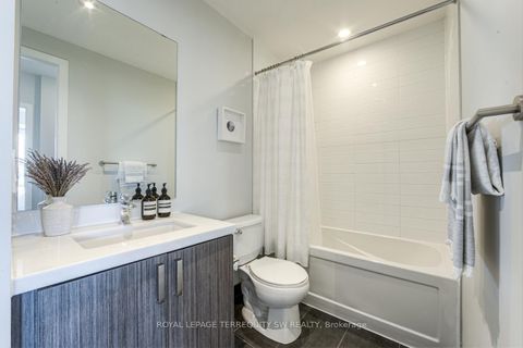 Photo 10 at 510 - 501 St. Clair Avenue W, Casa Loma, Toronto