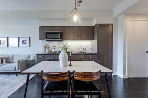 Photo 16 at 510 - 501 St. Clair Avenue W, Casa Loma, Toronto