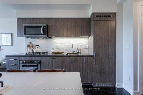 Photo 17 at 510 - 501 St. Clair Avenue W, Casa Loma, Toronto