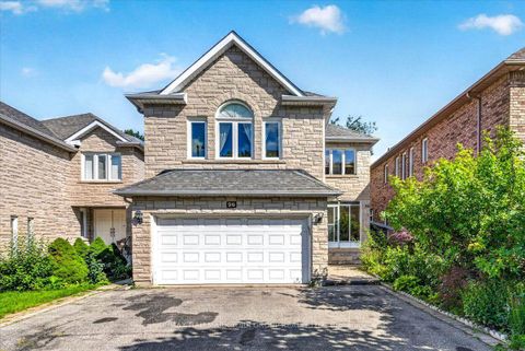 Photo 1 at 96 Townsgate Drive, Yorkhill, Vaughan