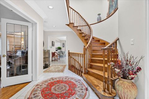 Photo 5 at 96 Townsgate Drive, Yorkhill, Vaughan