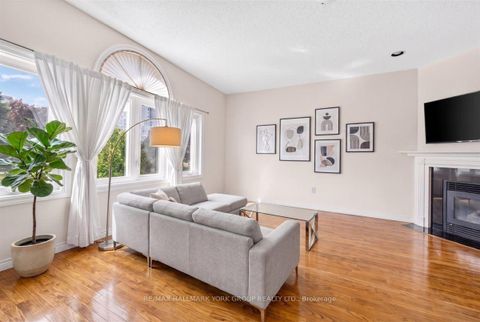 Photo 6 at 96 Townsgate Drive, Yorkhill, Vaughan