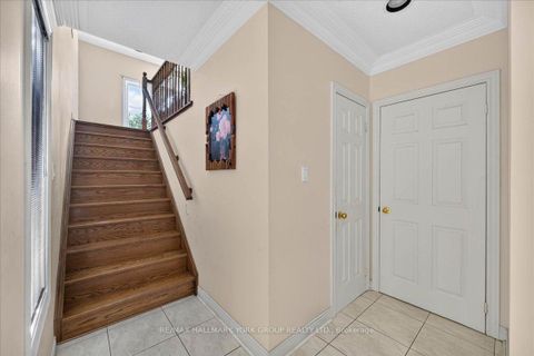 Photo 7 at 96 Townsgate Drive, Yorkhill, Vaughan
