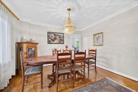 Photo 11 at 96 Townsgate Drive, Yorkhill, Vaughan