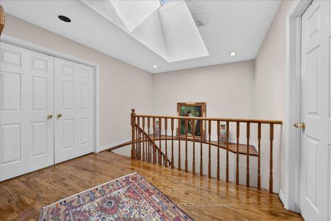 Photo 18 at 96 Townsgate Drive, Yorkhill, Vaughan